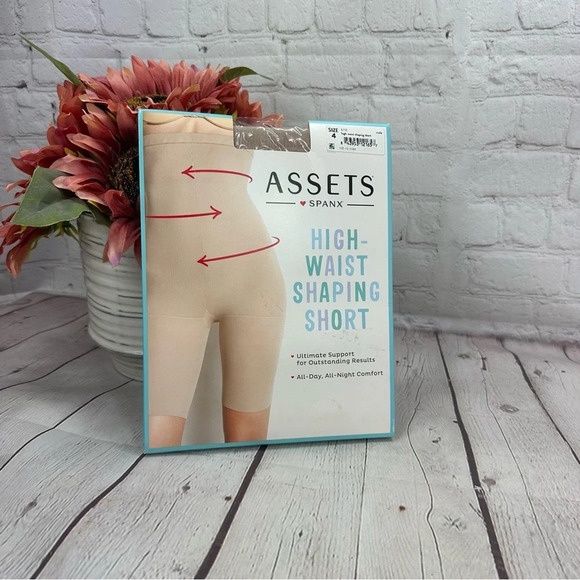 NWT assets by spanx high waist shaping shorts - Picture 1 of 6